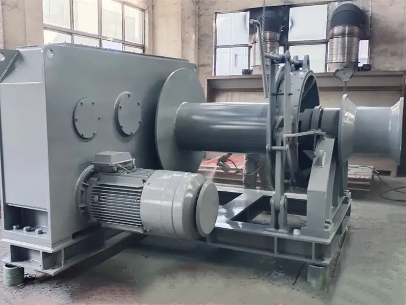 mooring winch with electric motor